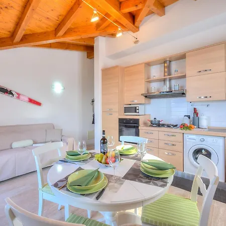 La Brezza Del Maggiore: With Terrace And View - Happy