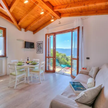 Daire La Brezza Del Maggiore: With Terrace And View - Happy