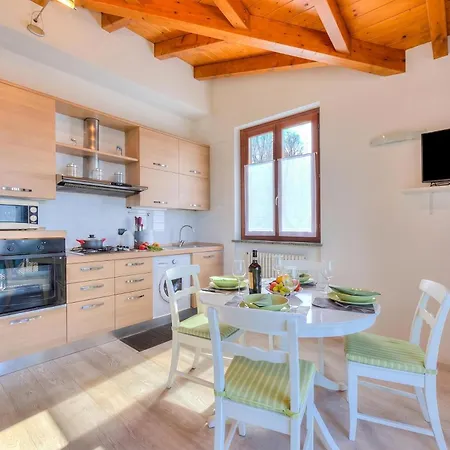 Daire La Brezza Del Maggiore: With Terrace And View - Happy Laveno-Mombello