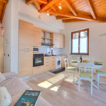 Daire La Brezza Del Maggiore: With Terrace And View - Happy *